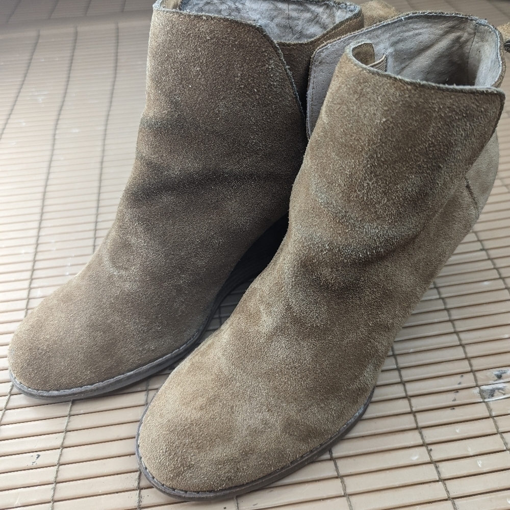 Lucky Brand women's sz 10M brown rough out suede pull on 3.5" stacked wedge heel